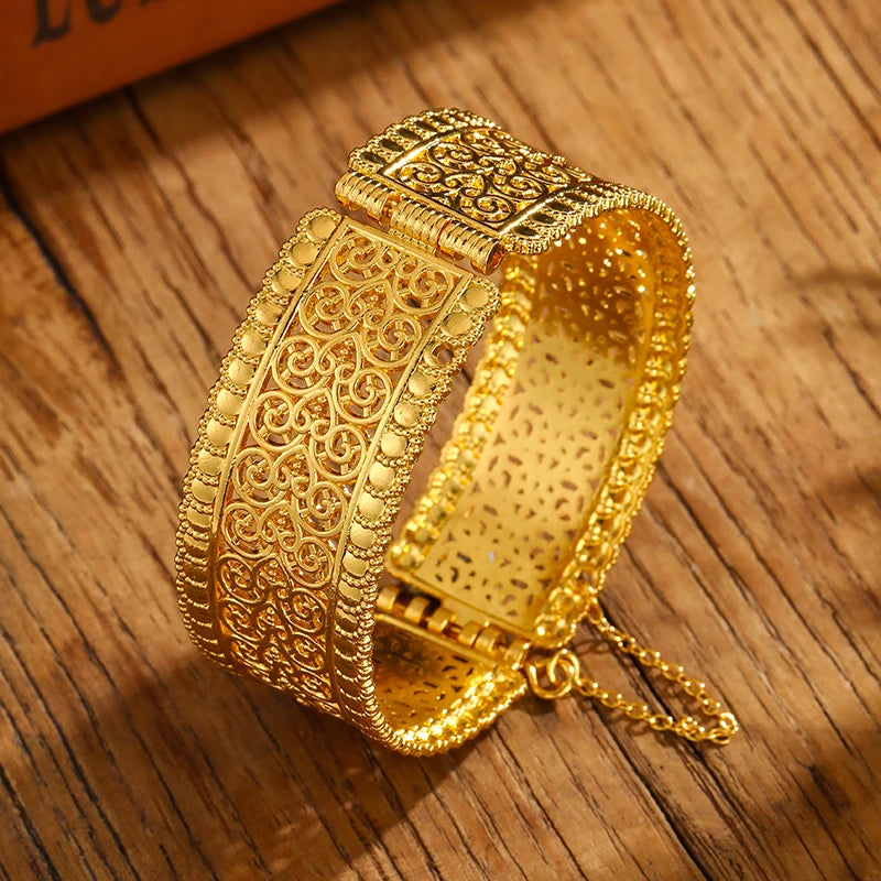 Nolan Bangles